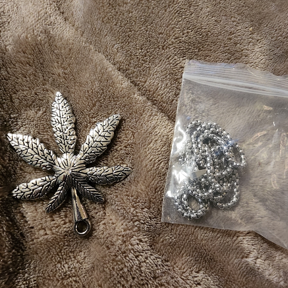 Leaf necklace